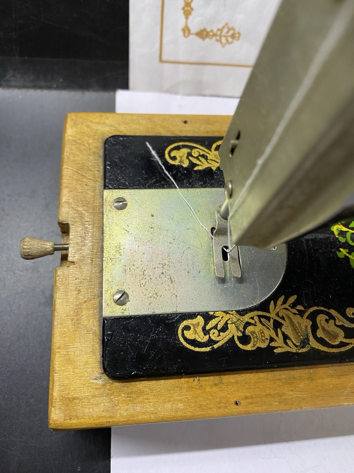 VINTAGE Original Children Toy Mini Sewing Machine In The Bakelite Case Working