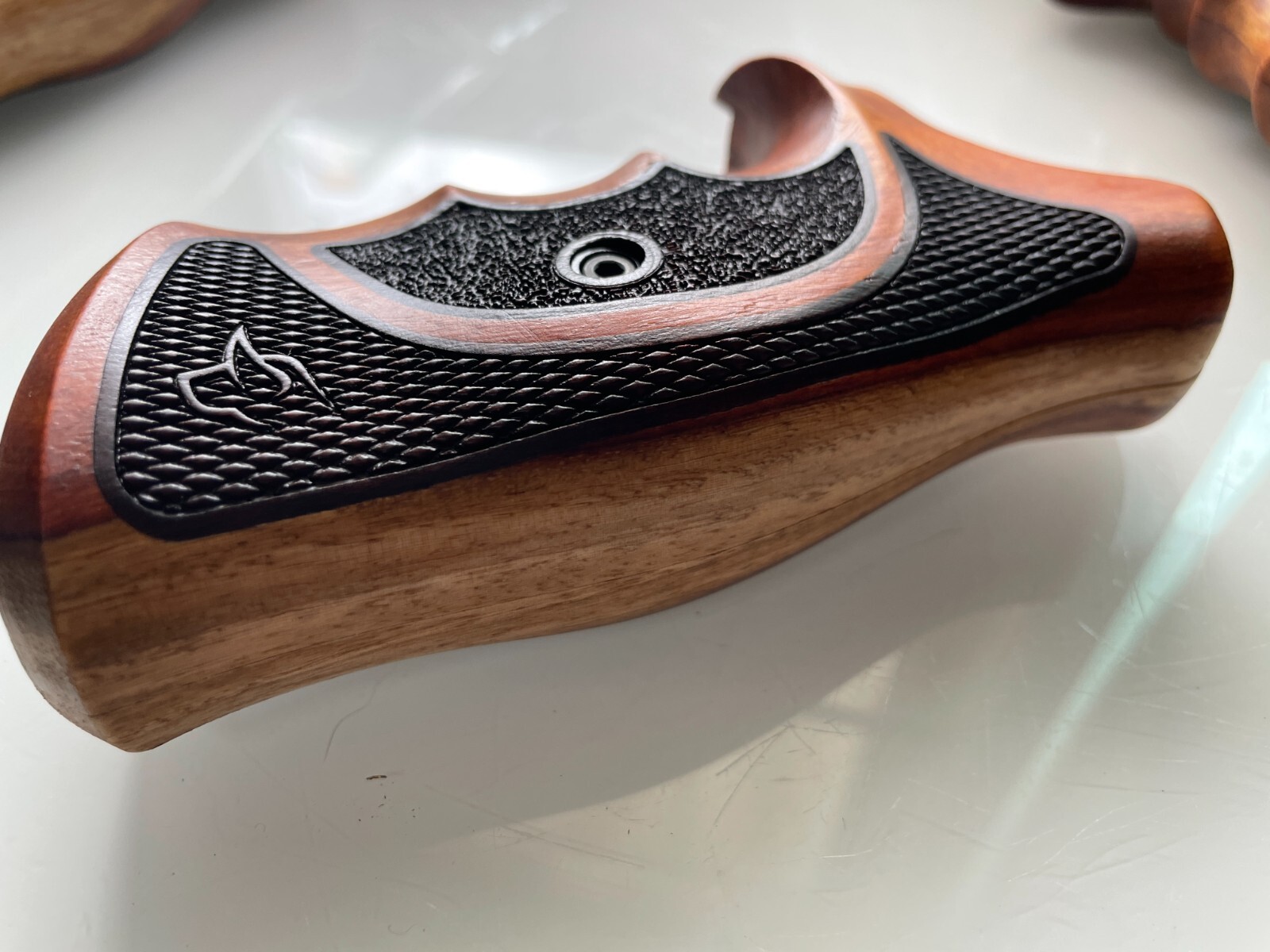 Target Grips For Taurus TRACKER/JUDGE 17 44 627 692 Rough/Checker Two tone wood