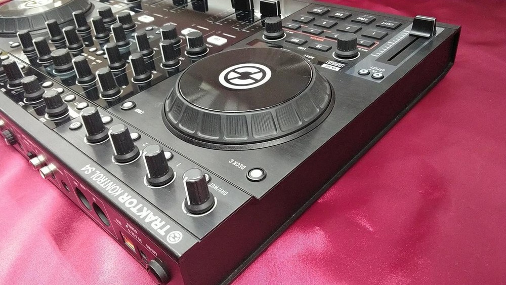 NATIVE INSTRUMENTS TRAKTOR KONTROL S4 Controller w/ Cable Tested Japan MG01 11.5