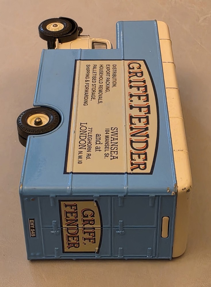 Corgi Classics Bedford GRIFF. FENDER Luton Van