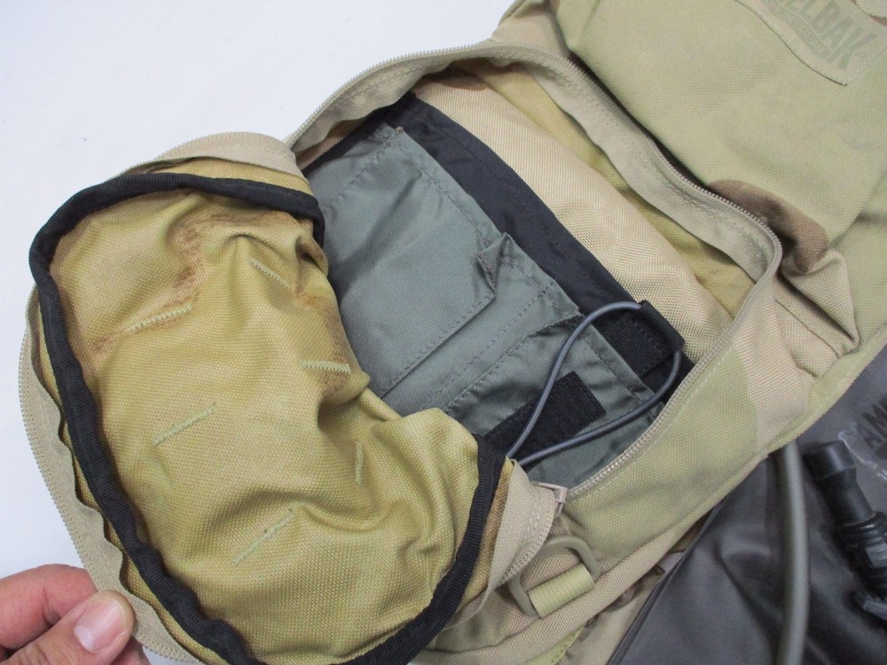 DESERT CAMO CAMELBAK SMALL PACK MULE (w. BLADDER) M.U.L.E. (USED)
