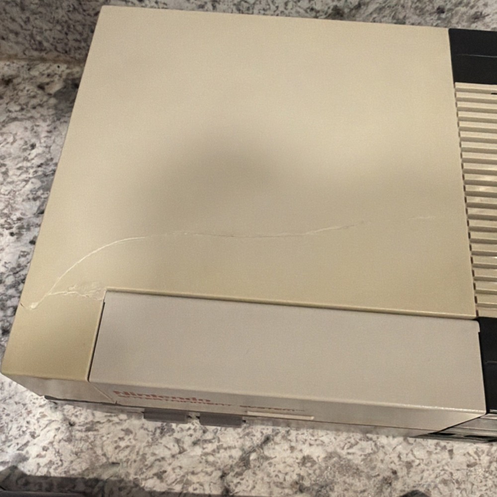 Nintendo Entertainment System NES Console Bundle w/ Controllers, Zapper & 4 Gam…