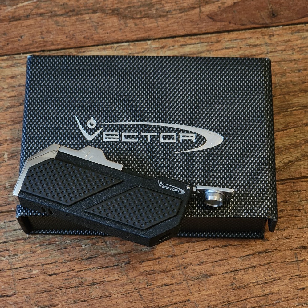 Vector Single Jet Lighter And Cigar Cutter