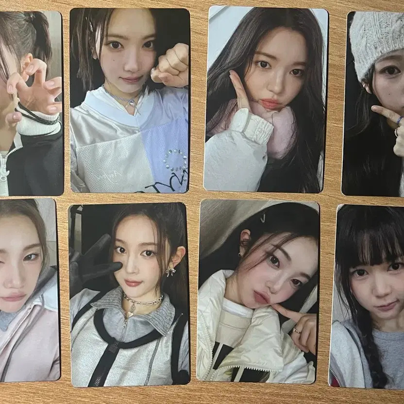Hearts2Hearts Debut Showcase Gift (Excludes Light Stick)