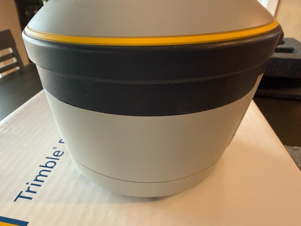 Trimble R2 Receiver, Centimeter (CM) Mode Configuration, Battery & Charger
