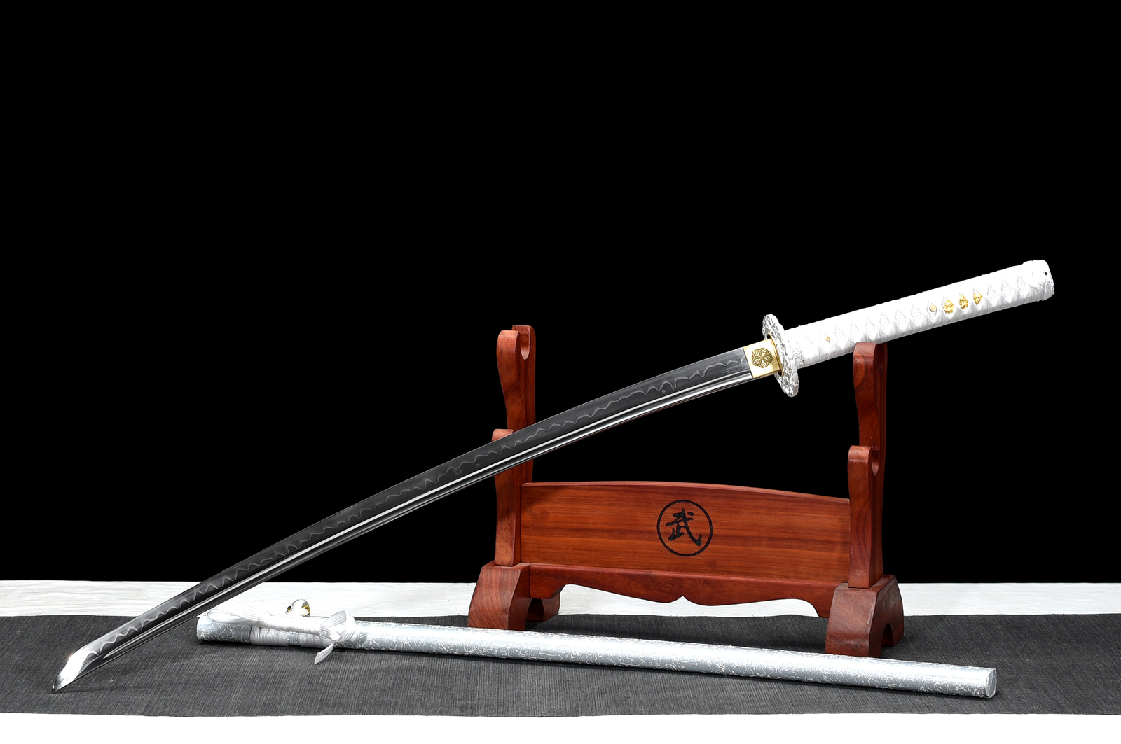 Elegant Silver Dragon Katana Clay Tempered T10 Japanese Samurai Functional Sword