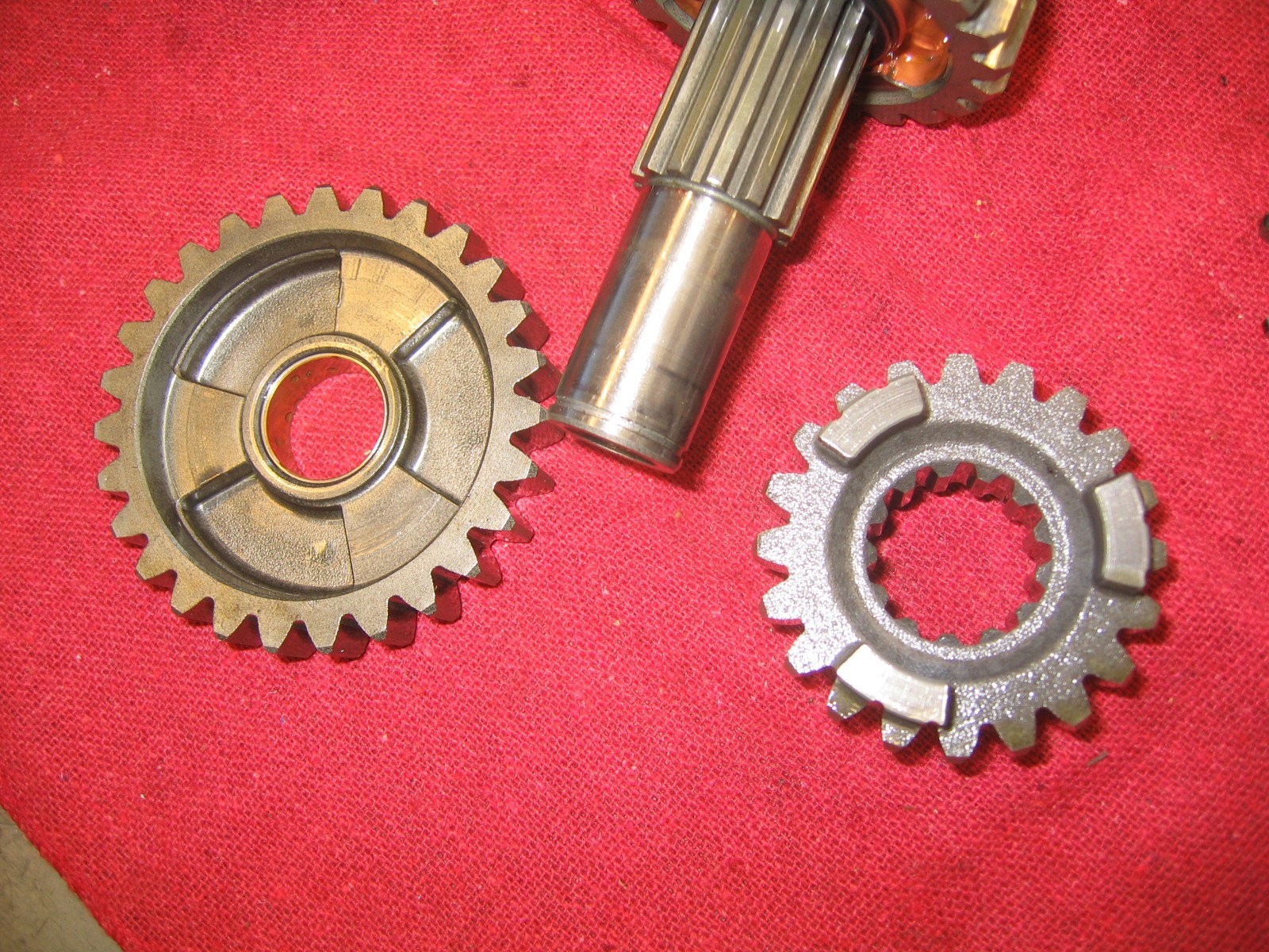 03-25 2004 YAMAHA YZ250 2-STROKE OEM LOW HOUR TRANSMISSION SHAFTS & ALL GEARS