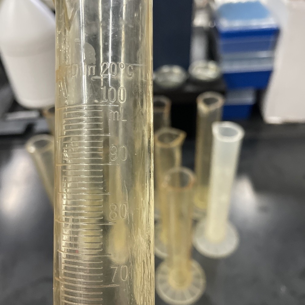 100 ml graduated cylinder plastic