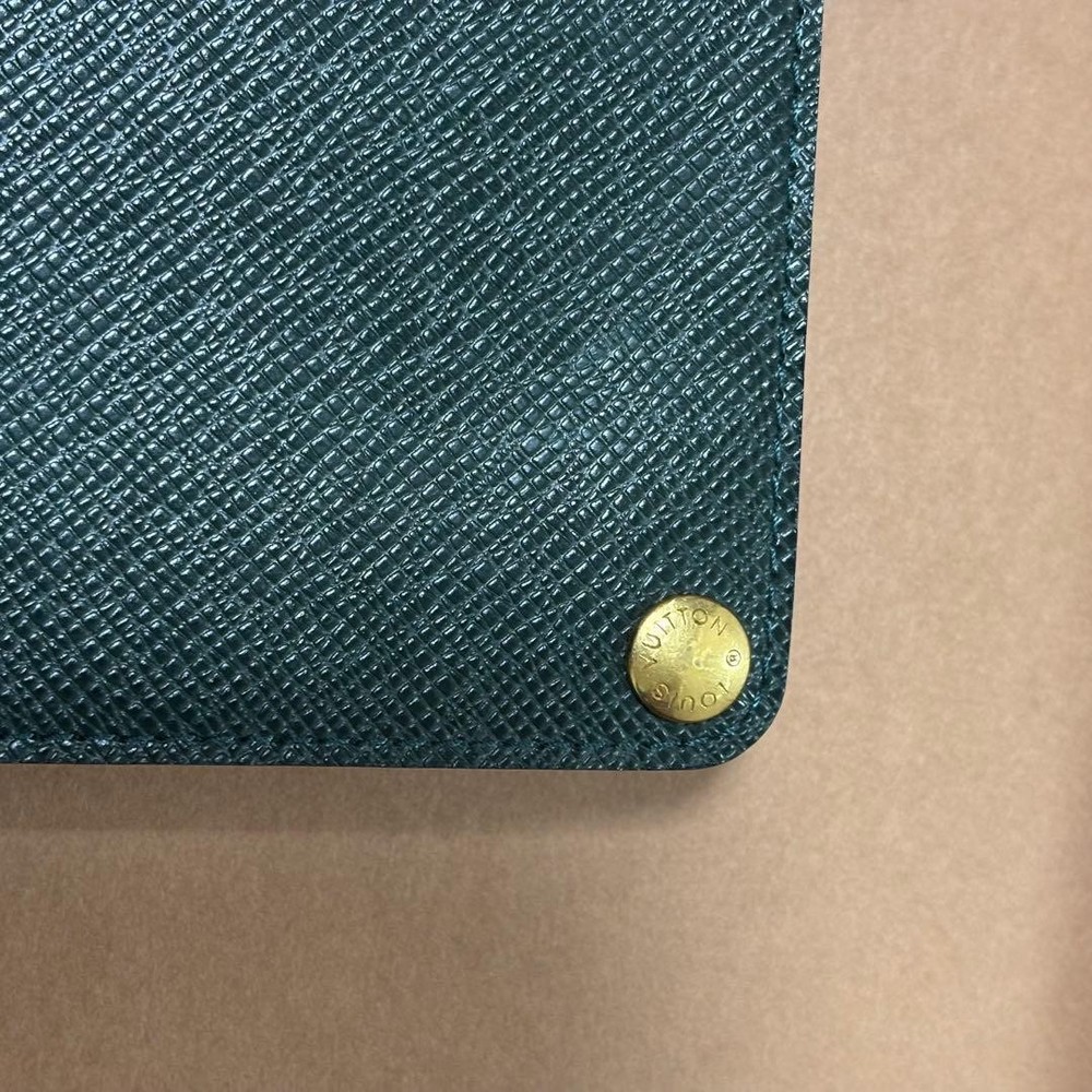 Louis Vuitton Taiga A5 Document Case Snap Folder Dark Green E34490 Unused