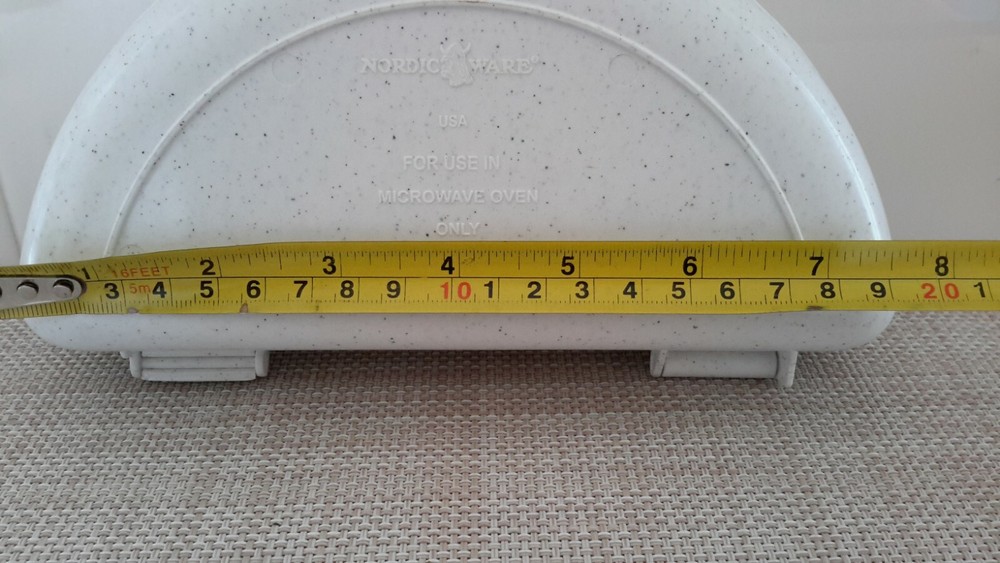Nordic Ware Microwave Omelet Pan White EUC