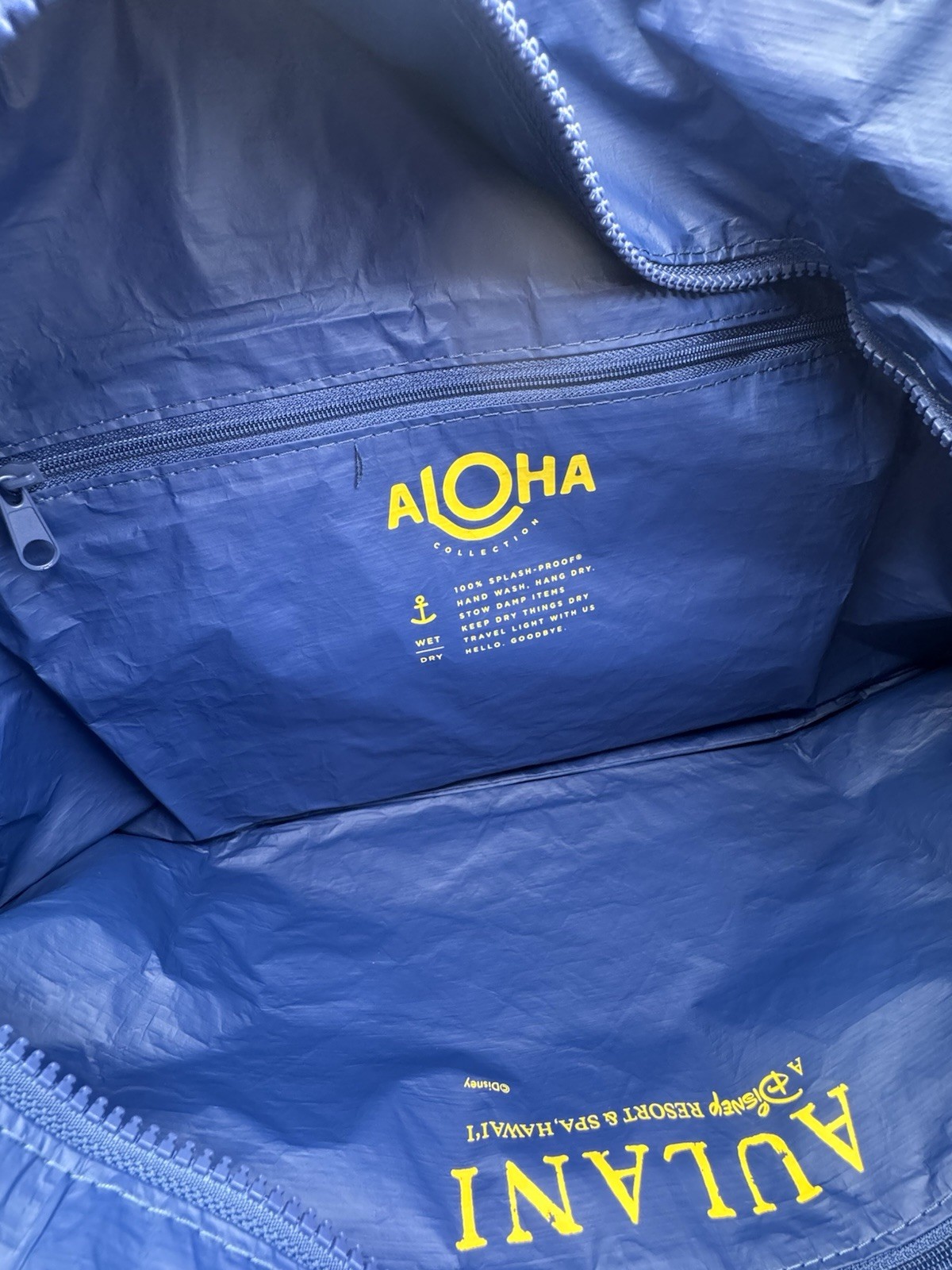 *New Disney Aulani Aloha Collection X Splash Proof Zipper Tote Mickey Bag