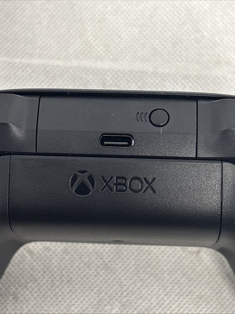 Microsoft Xbox Series X|S Wireless Controller - Model 1914 - Black