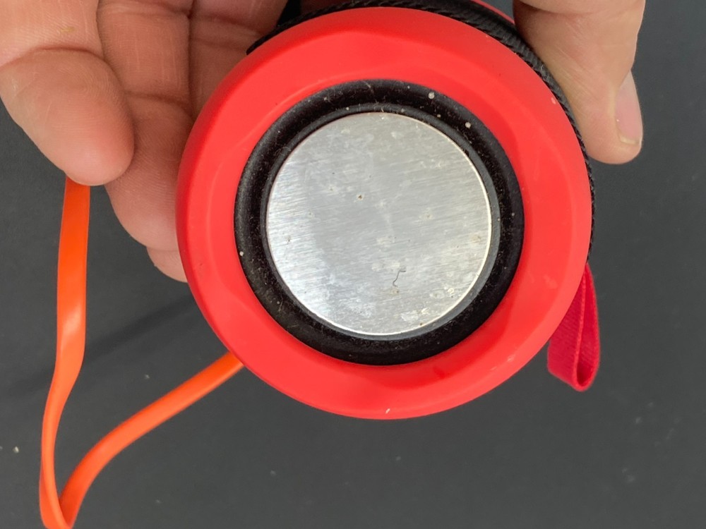 Red Bluetooth Wireless Speaker 19YX01RD ~ As-Is Untested