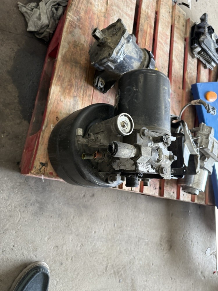 PETERBILT BENDIX AIR DRYER ASSEMBLY K049197
