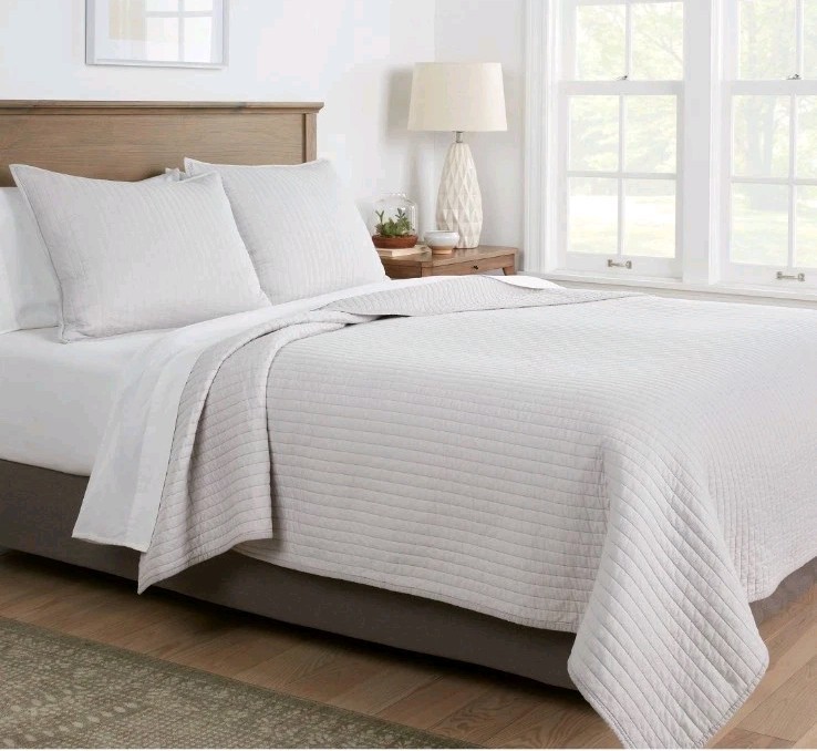 King Washed Cotton Sateen Quilt Light Gray - Threshold