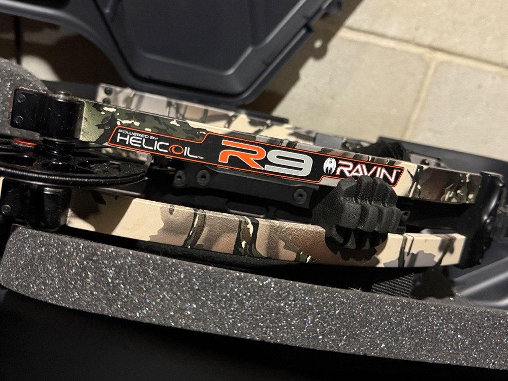 Ravin R9 Crossbow- Lightly used- Package includes
