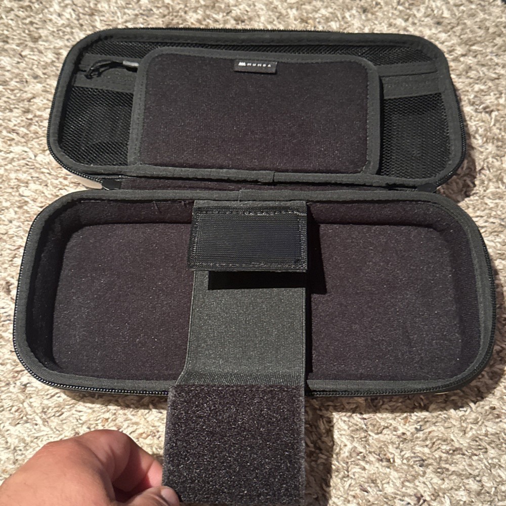 Nintendo Switch Mumba Carrying Case Very Good Condition with Strap