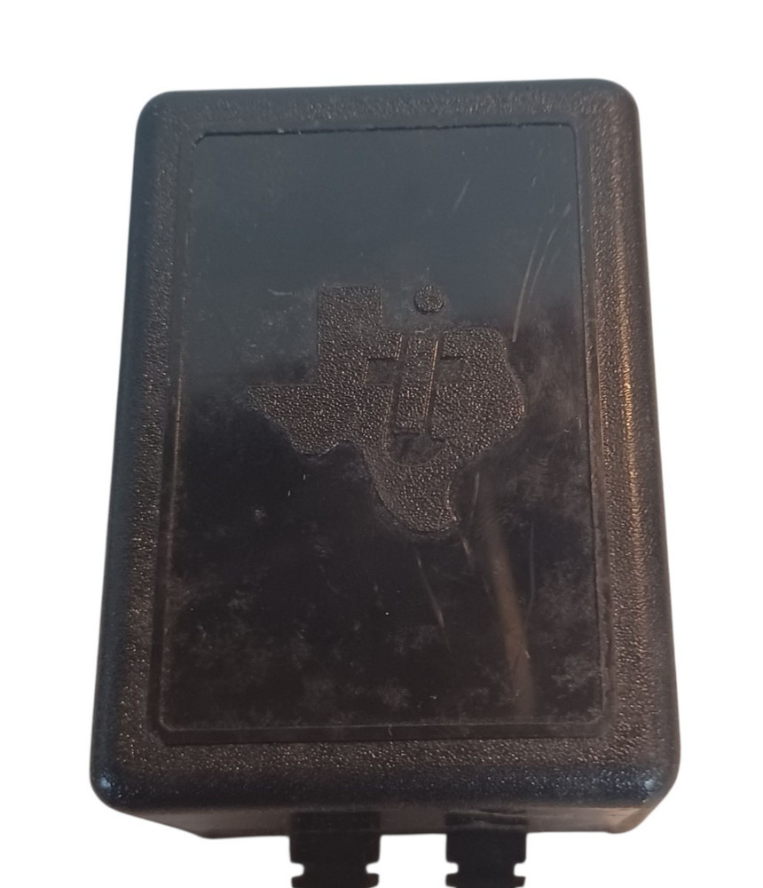 TEXAS INSTRUMENTS TI-99/4A Vtg 1982 HOME COMPUTER Powers On **READ**