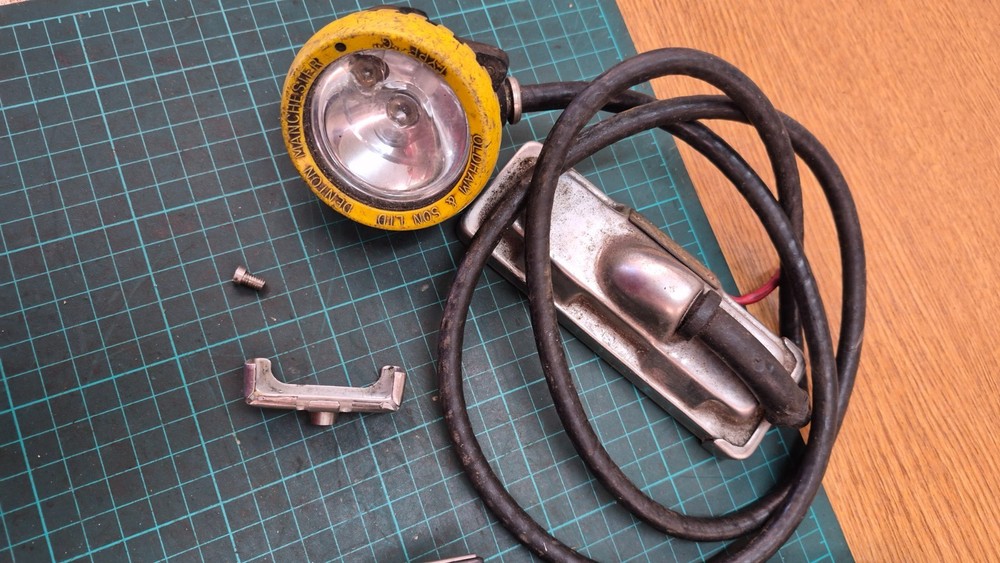 Miners cap lamp Battery pack Type T and additional lamp - Untested