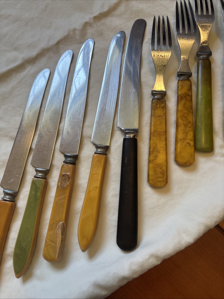 Assorted Vintage Bakelite Cutlery