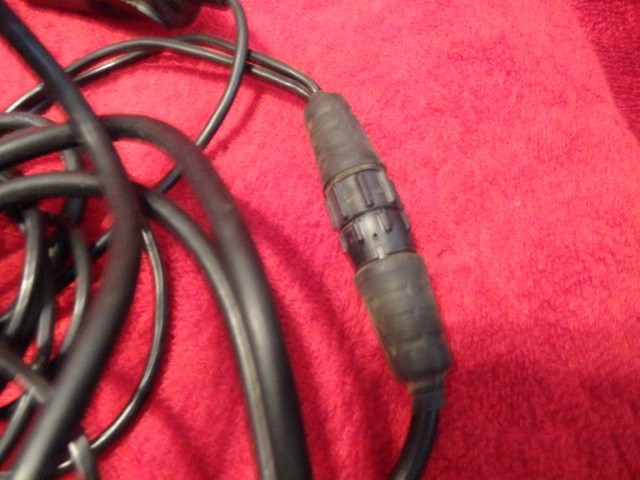 GPS POWER ADAPTER PLUGS INTO POWER SOURCE AND CIGARETTE LIGHTER ADAPTER