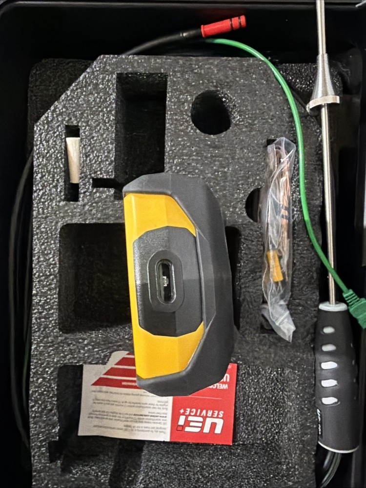 UEI C163 COMBUSTION ANALYZER IN CASE