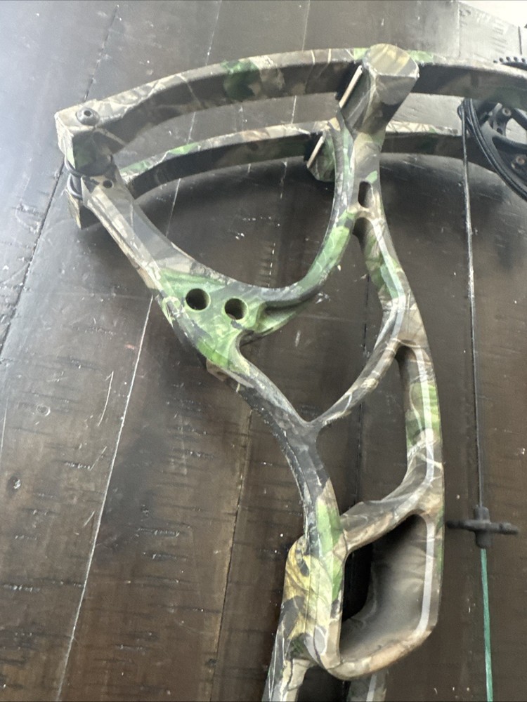 Bowtech Captain Rh 70 Lb Compound Bow