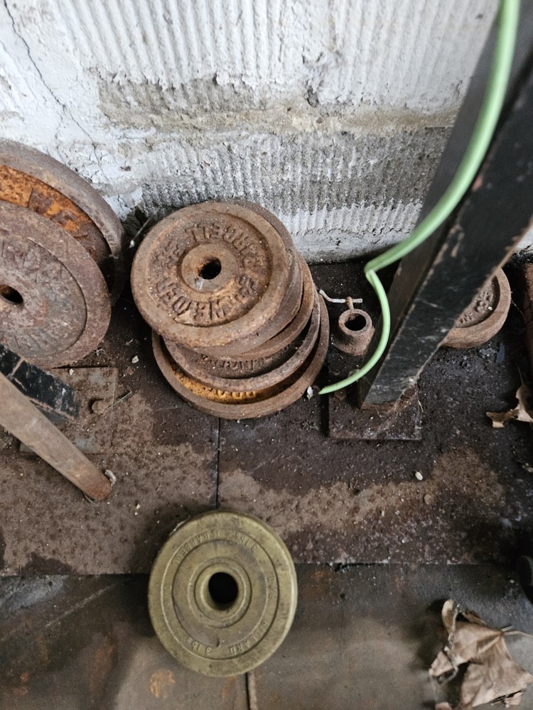 READ DESCRIPTION Weight Set Lot Assorted Weights Bars And Benches