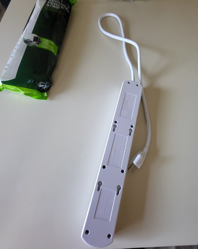 Greenlite 7 Outlet Surge Protecting Power Strip