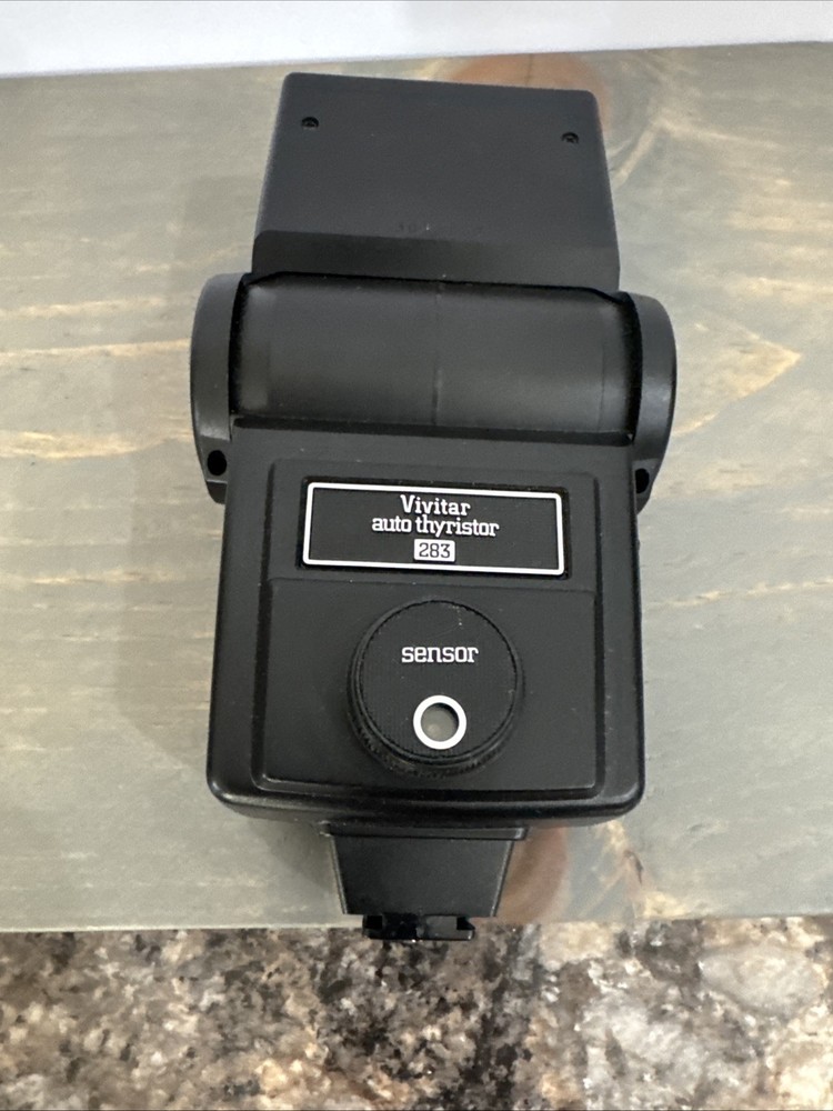 Vivitar Auto Thyristor 283 Auto Electronic Flash Camera DSLR Accessory Untested