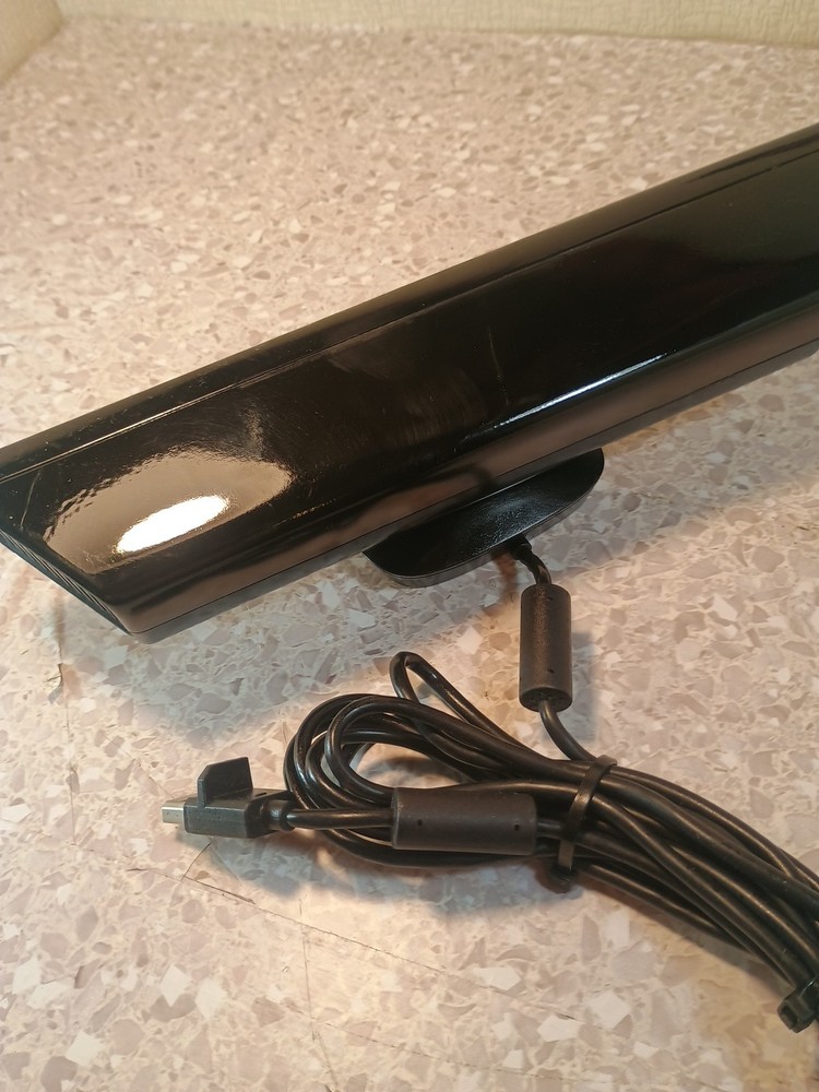 OFFICIAL XBOX 360 KINECT MOTION SENSOR BAR- TESTED AND WORKING READ DESCRIPTION