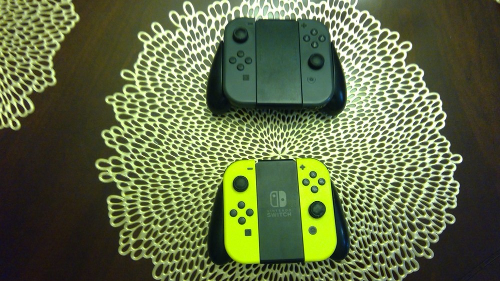 nintendo switch gray Joy-cons. Includes more accesories.