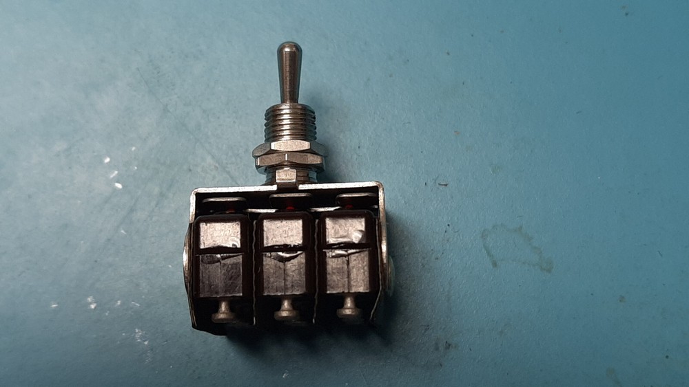 6AT501-T Microswitch Toggle Switch ( HONEYWELL ) VERY SMALL TOGGLE