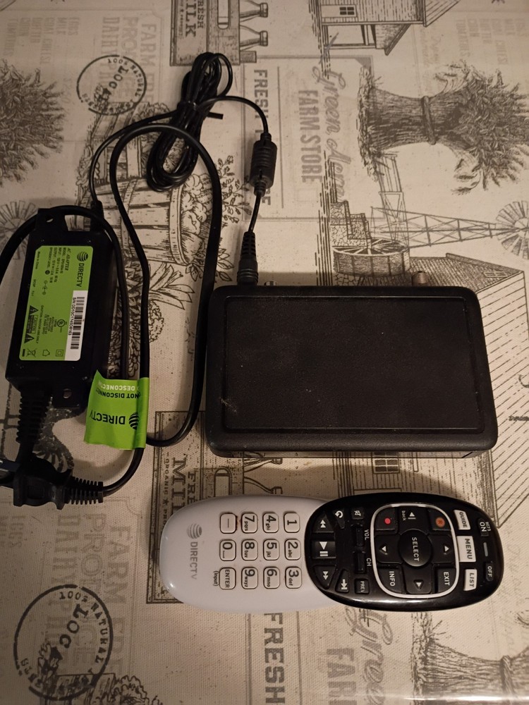 DirecTV Wireless Genie Mini C61-200 with Remote