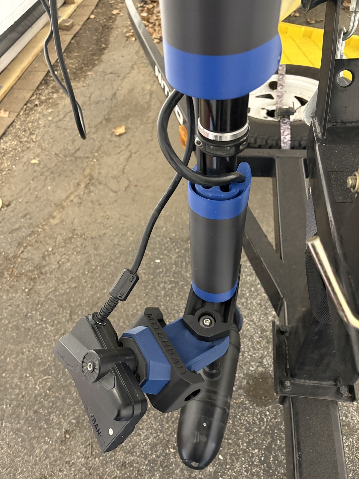 LOWRANCE Active Target 1 and 2 transducer 0 Degree Mount Ghost Trolling Motor