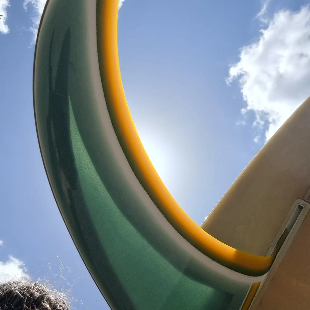 Surfboard fin