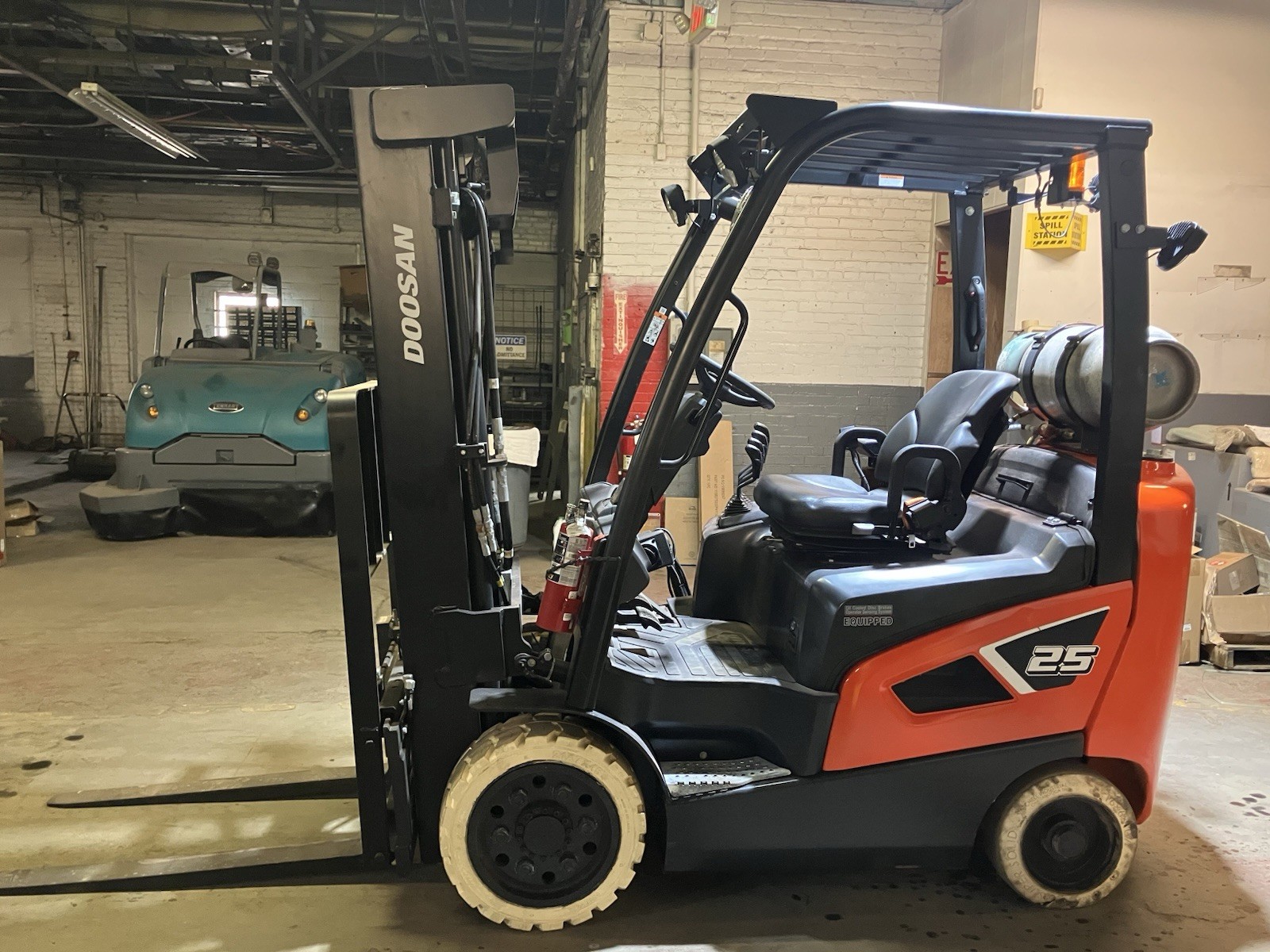 2023 Doosan 5000 LB Forklift With Side Shift and Triple Mast 4 Ways LPS Rated