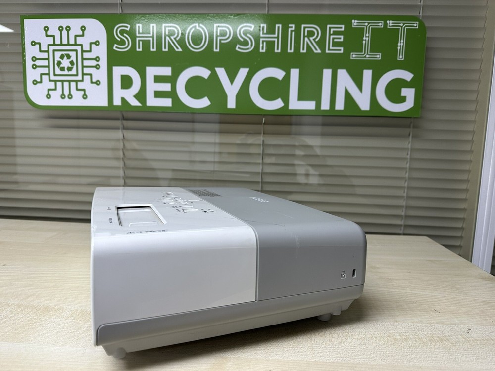 Epson EMP-83H Projector 1791 Lamp hours used Tested and Working needs filter