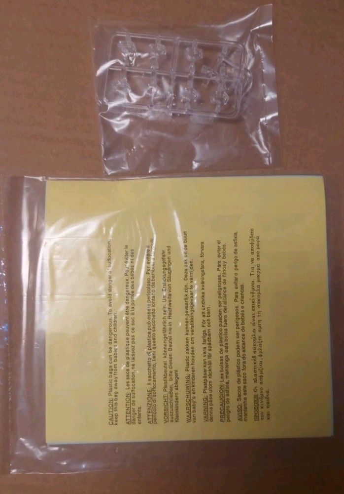 Moebius Models Battlestar Galactica Pegasus 1/4105 Scale Model Kit Open Box