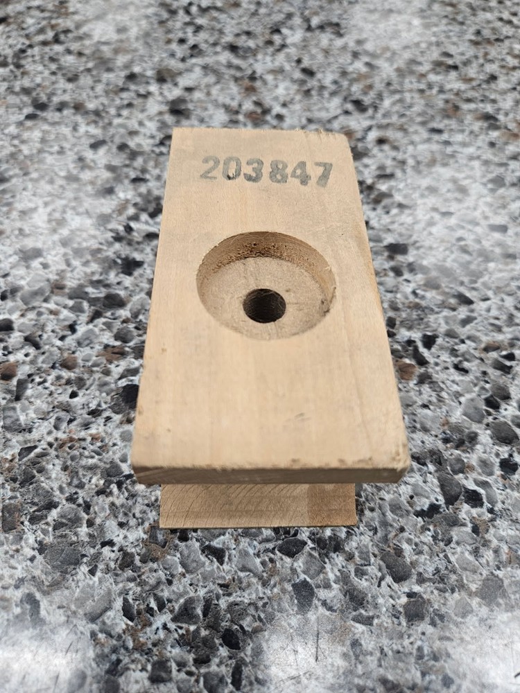 NEW IDEA MANURE SPREADER FEED SHAFT SUPPORT BLOCK 203847