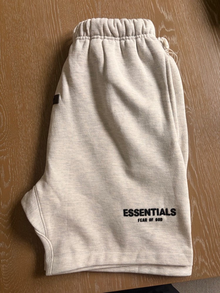 Light oatmeal Essentials Shorts