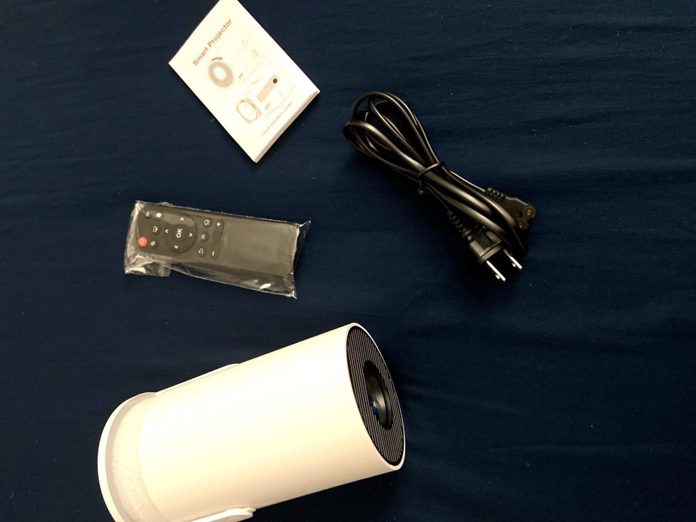 White Smart Ultra HD Compact Desktop Projector USB HDMI Remote Power Cable