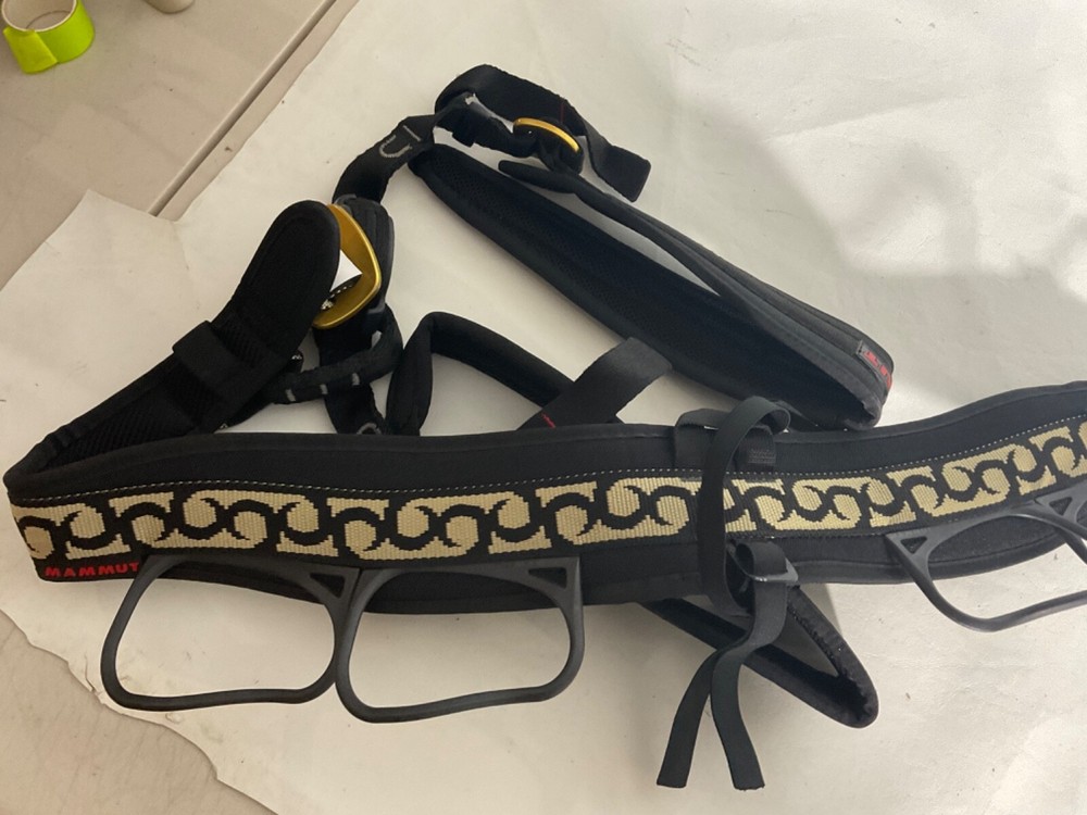 MAMMUT size Large black harness focus #1020381