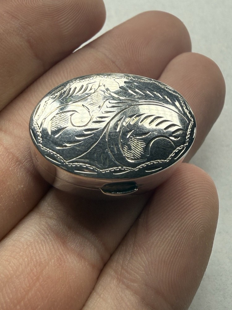 Vintage Solid Sterling Silver Oval Shape Etched Pattern Snuff/Pill Box - 5.7g