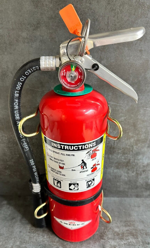 Universal 5 LB. Fire Extinguisher Size Spring Bracket, new