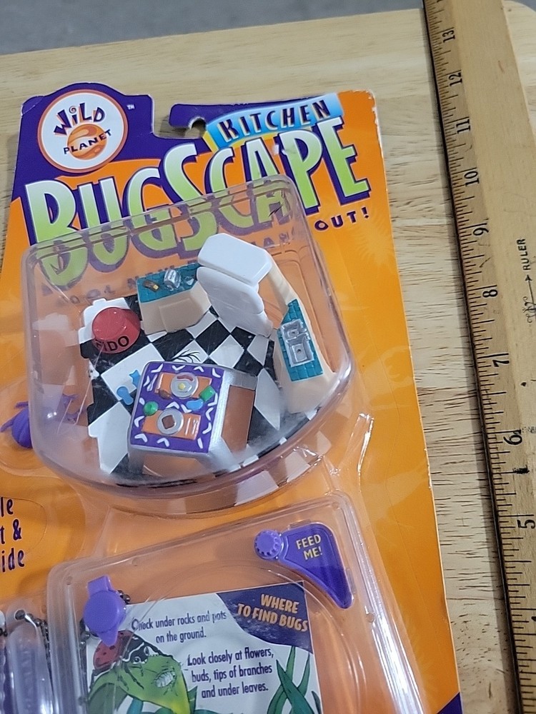 Wild Planet Kitchen Bugscape Bug Hangout Portable Tool Set & Bug Guide 1995