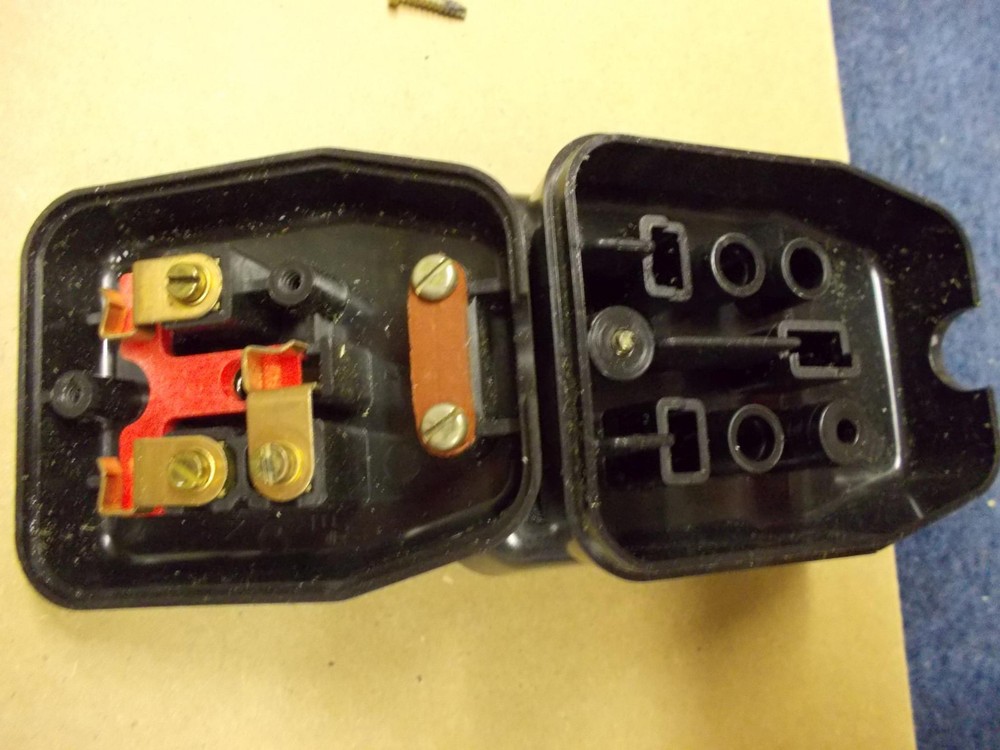 13 Amp Trailing Socket, Cord Mount, Marbo Model 928, Black