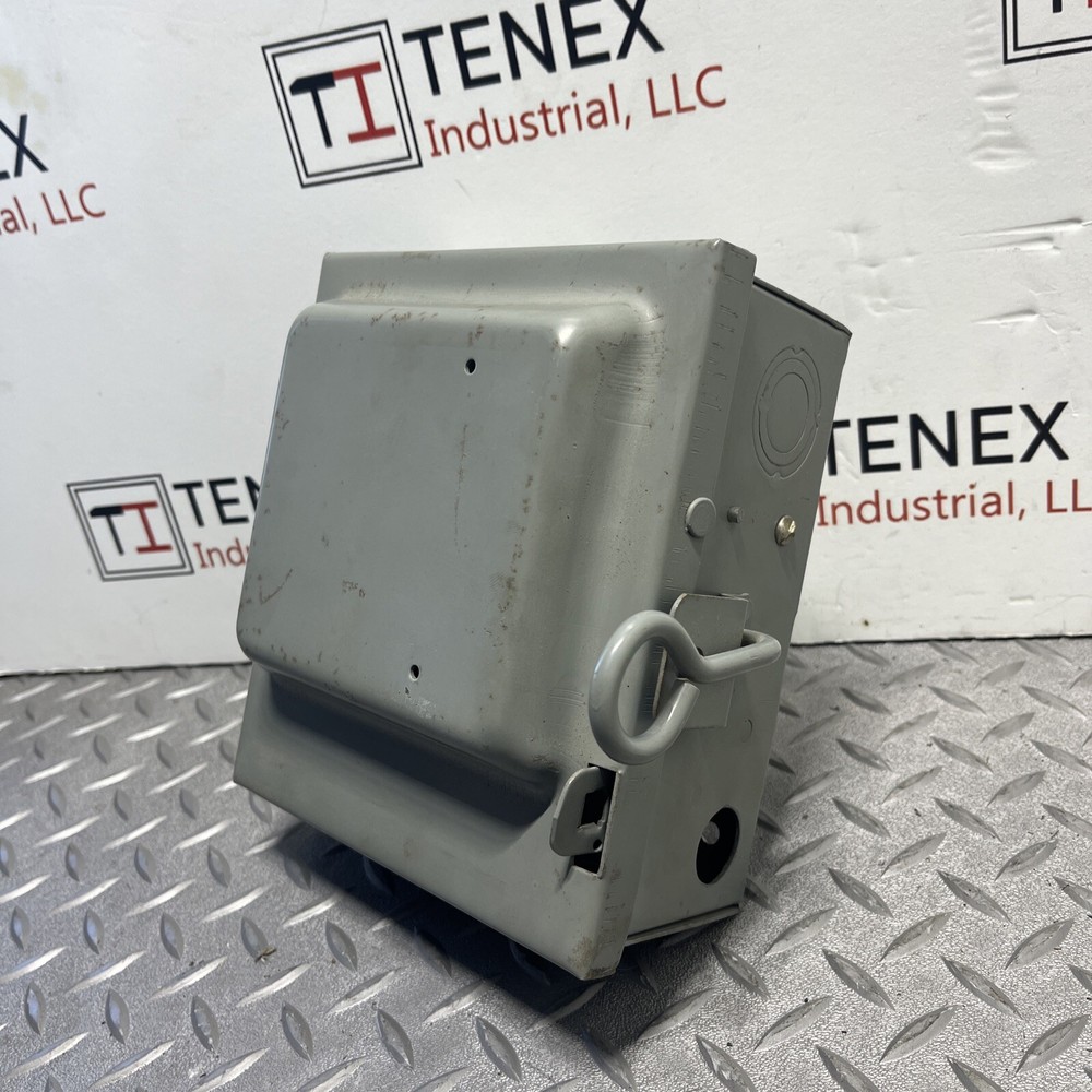 Enclosed Switch GD321SN 3-pole      C-3