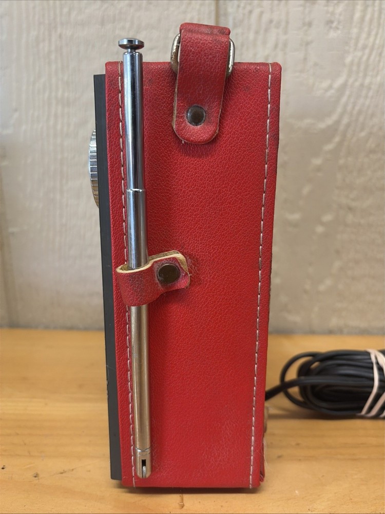 Solid State Luxtone Model AF-1804 Light Transistor Radio Leather Case Powers On