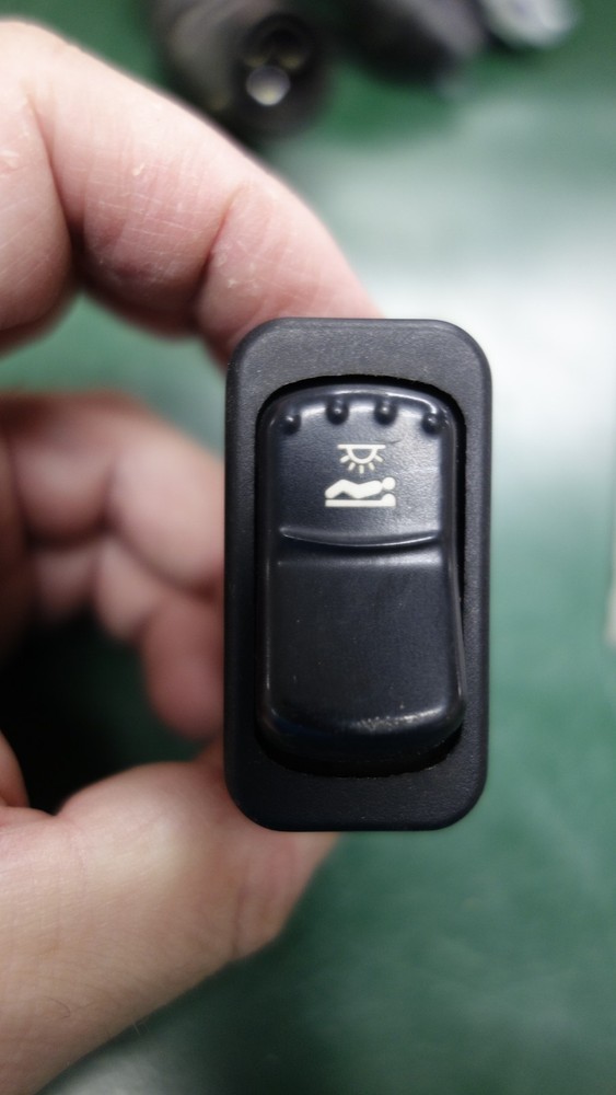 Peterbilt P27-1157-101 Dome Light Switch